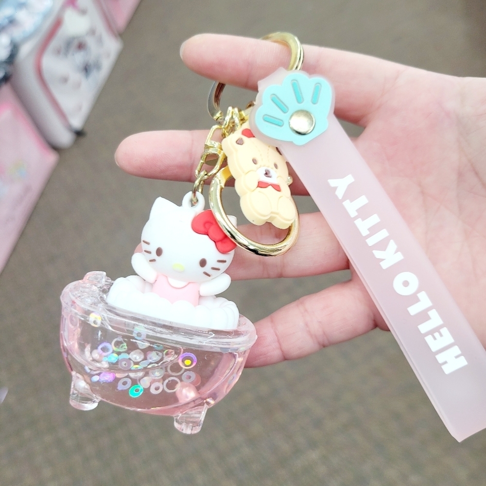 Brand New Hello kitty Bathtub Keychain